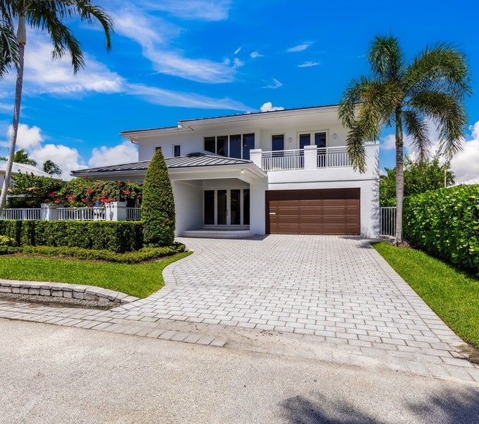 Exterior of luxury home, typical of Jacksonville Beach, FL