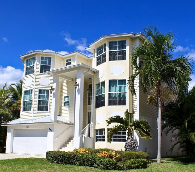Exterior of large Florida home